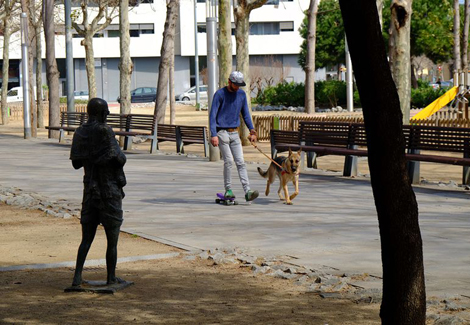Image: Vicente Zambrano skater with his dog