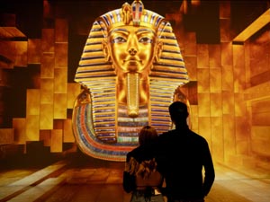 Tutankhamun Exhibition - Ideal Barcelona - People at Tutankhamun exhibition