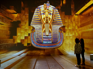 Tutankhamun Exhibition - Ideal Barcelona - People at Tutankhamun exhibition